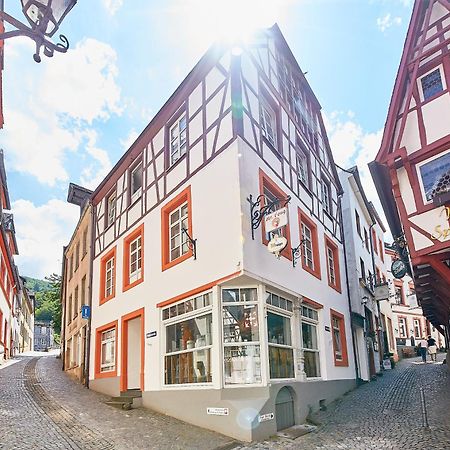 Fachwerkperle Am Historischen Marktplatz Bernkastel-Kues Bagian luar foto